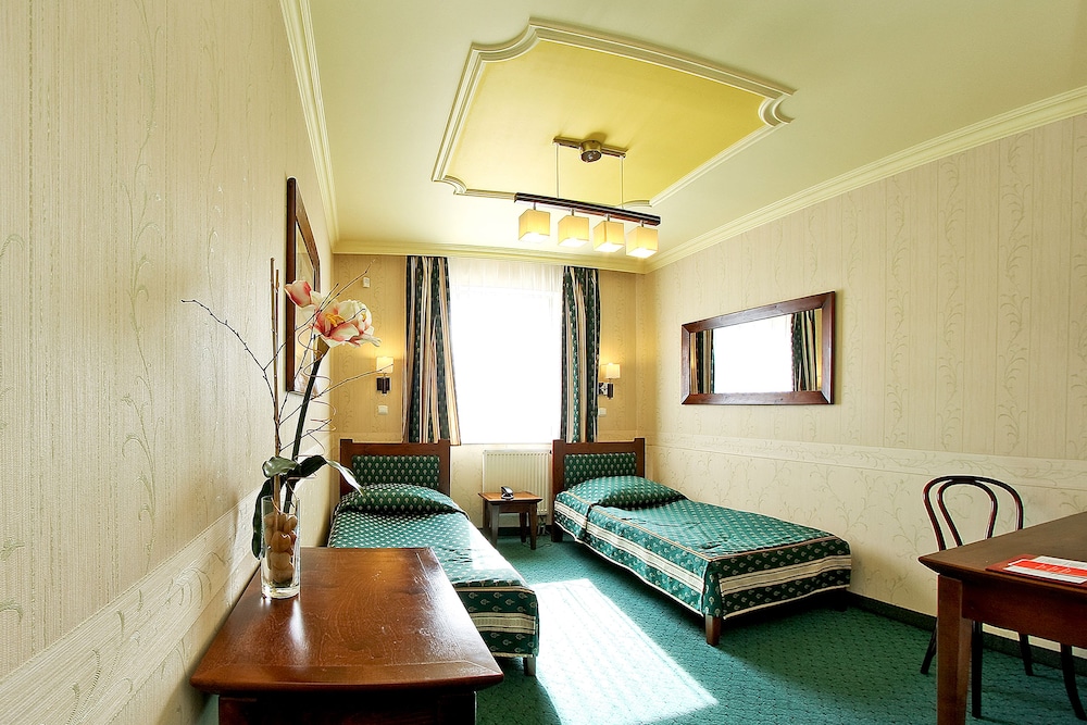 Economy Twin Room photo 1