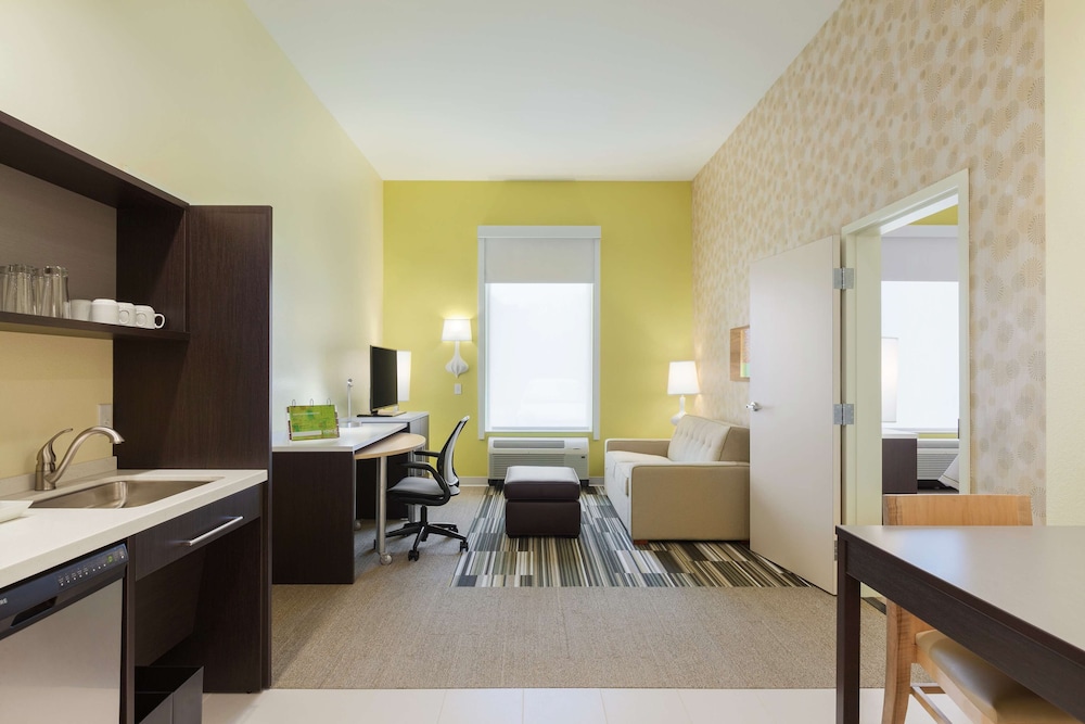 Suite, 1 King Bed, Accessible, Bathtub photo 1