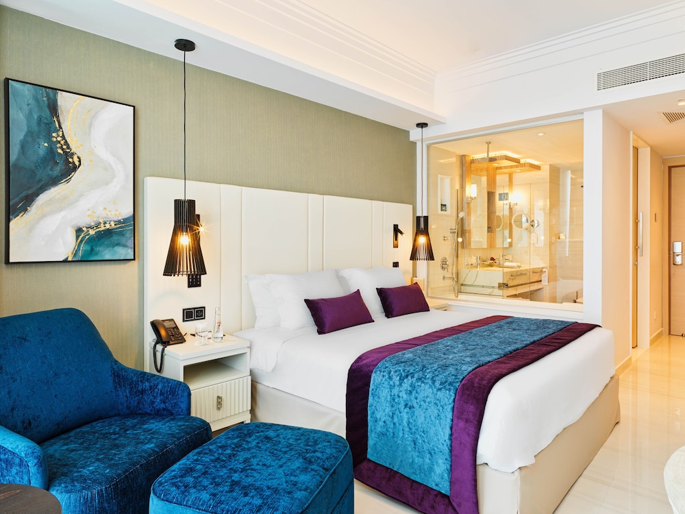 Deluxe Room, Pool View - Photo 6