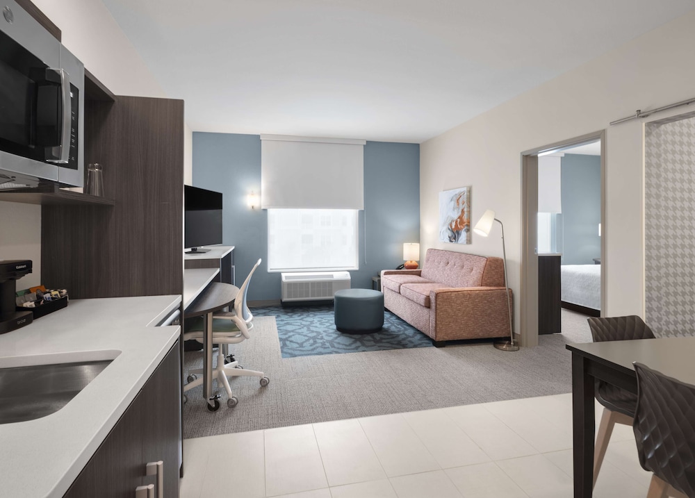 Suite, 1 King Bed, Accessible (Hearing) - Photo 9