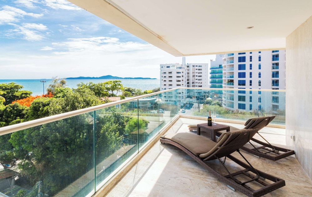 Family Suite, Multiple Beds, Balcony, Ocean View (Living Room) photo 3