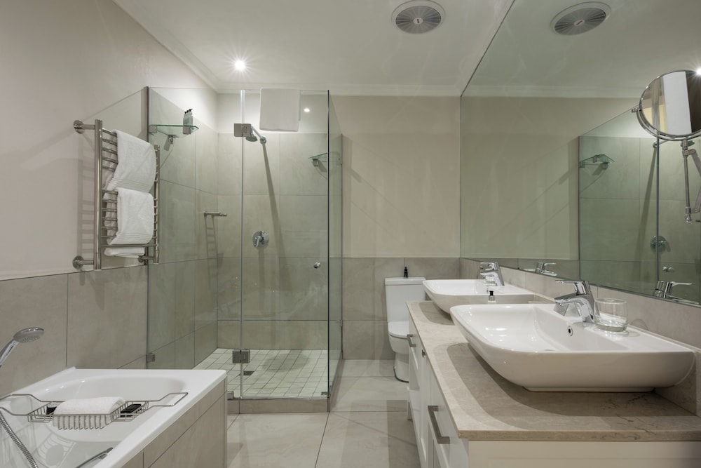 Premier Suite - Photo 12