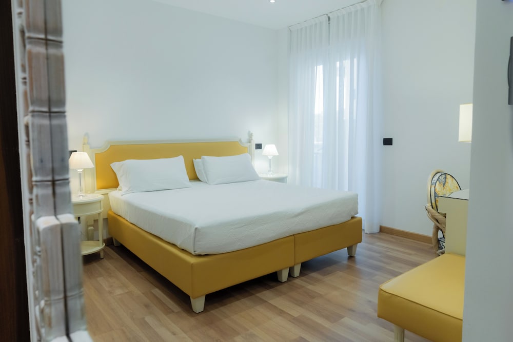 Superior Double Room, 1 King Bed, Partial Sea View