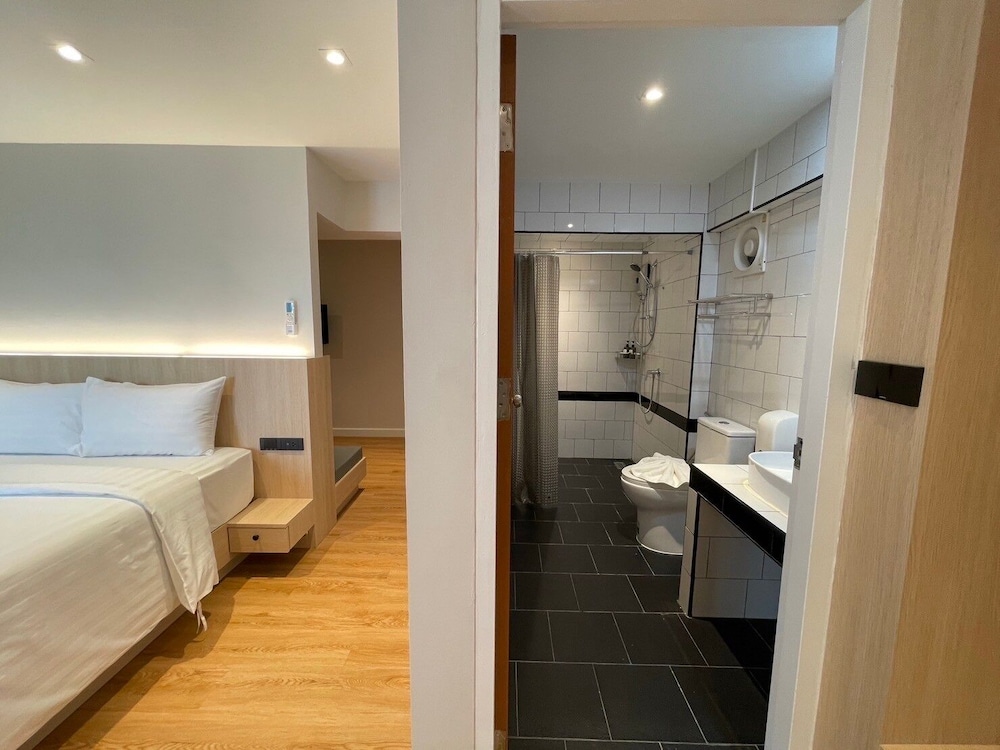 Deluxe Double Room, City View