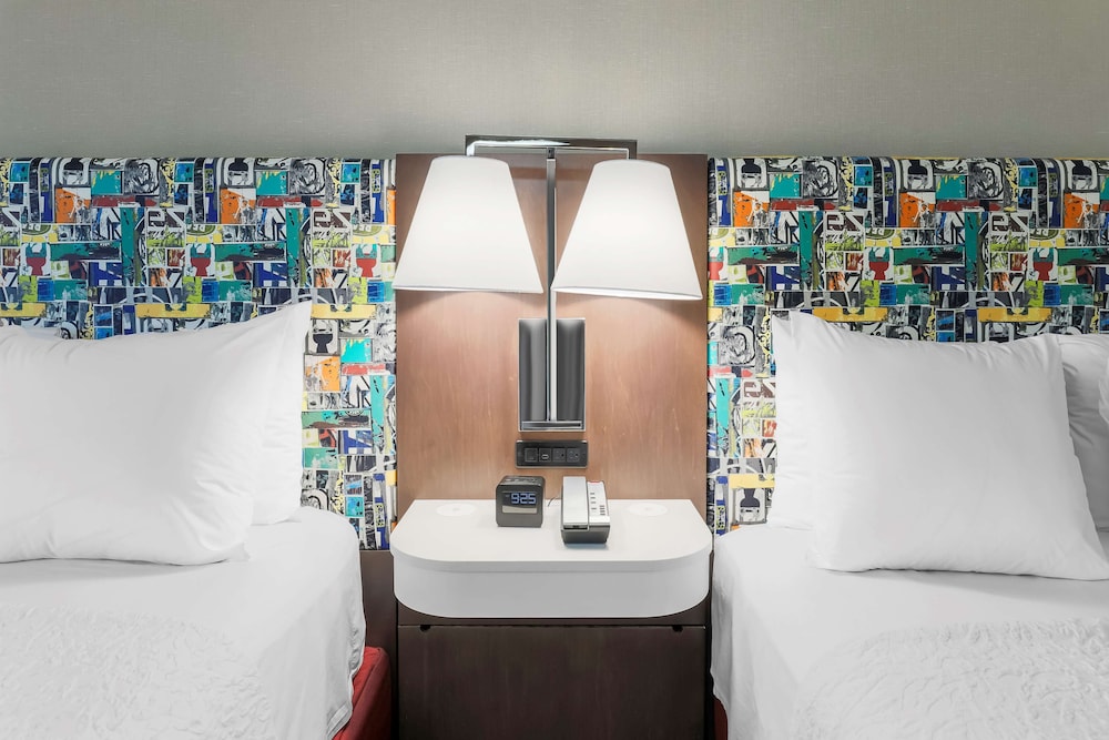 Room, 2 Queen Beds, Accessible, Bathtub - Photo 3