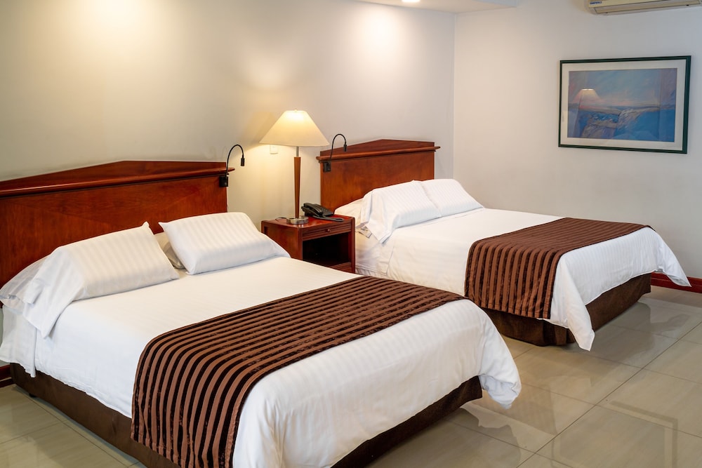 Executive Room, 2 Double Beds - Photo 6