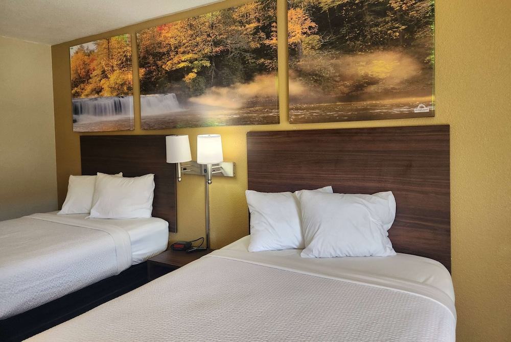 Standard Room, 2 Double Beds, Smoking - Photo 2