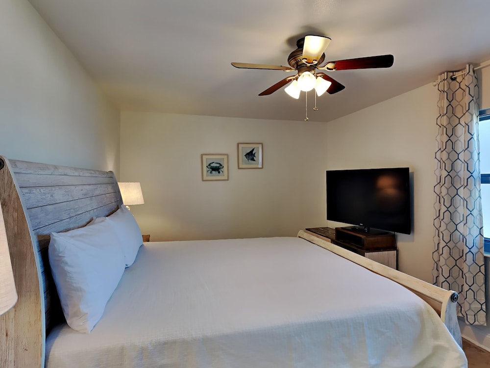 Condo, Multiple Beds, Kitchen, Ocean View (#801 West - No Pets) photo 1