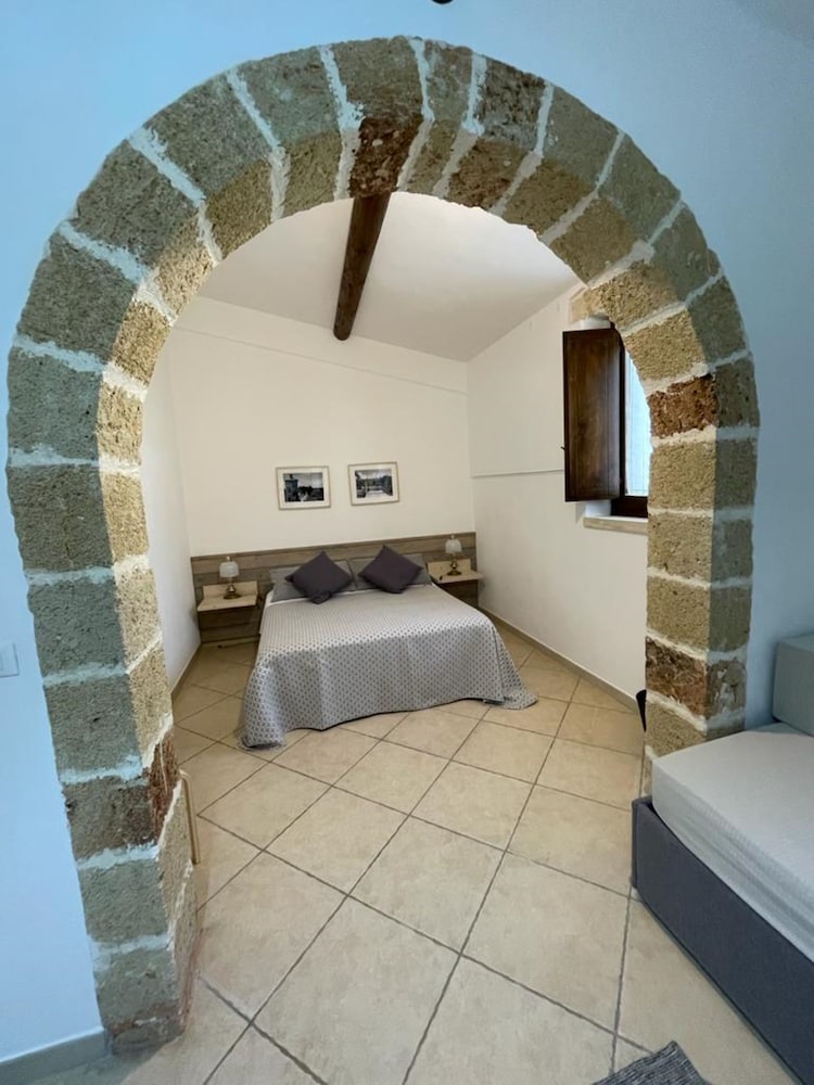 Family Room, Pool Access, Courtyard View photo 3