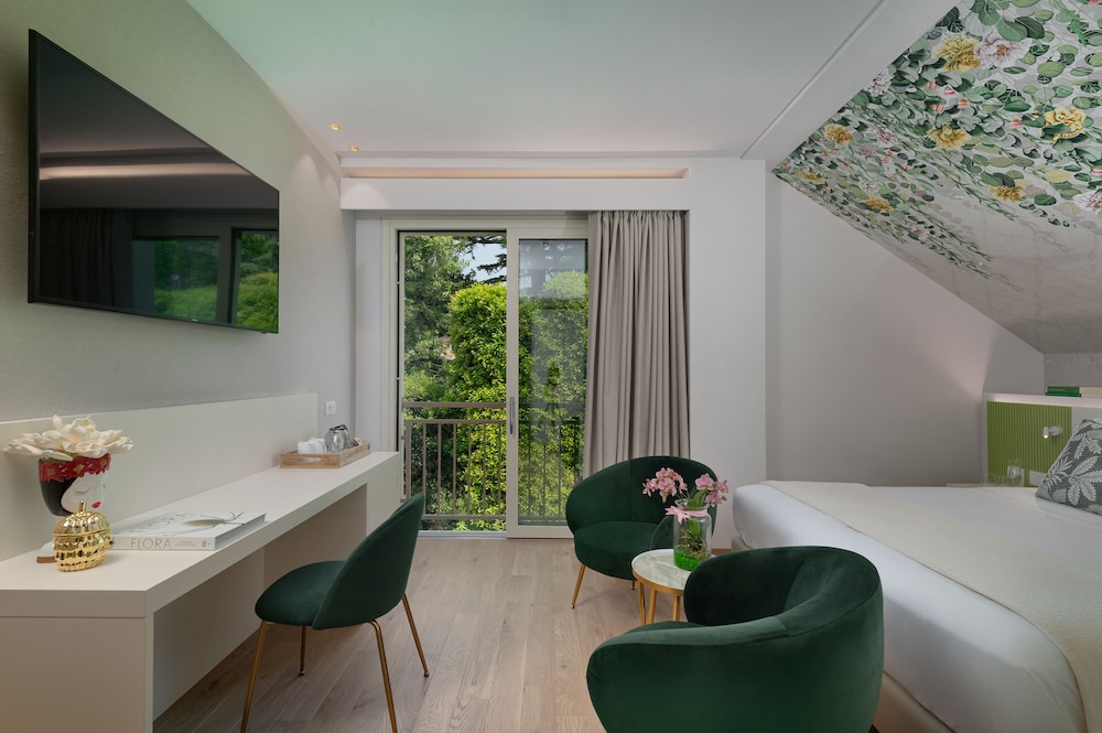 Double Room, Private Bathroom (King) - Photo 6