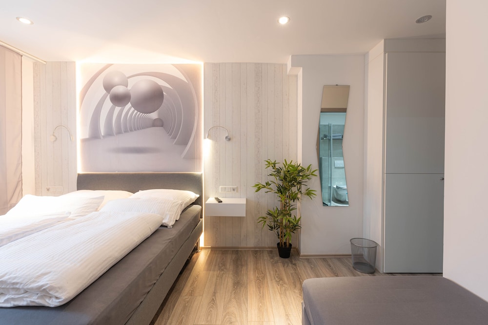 Standard Apartment, Private Bathroom, Park View (Zimmer 201) - Photo 7