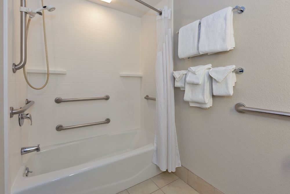 Standard Room, 2 Double Beds, Accessible (Accessible Tub) - Photo 2