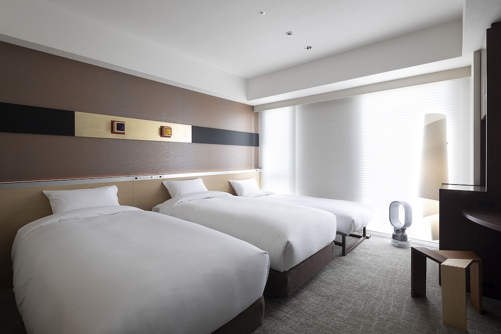 [NON SMOKING] Superior Twin Room with Sofa bed photo 1