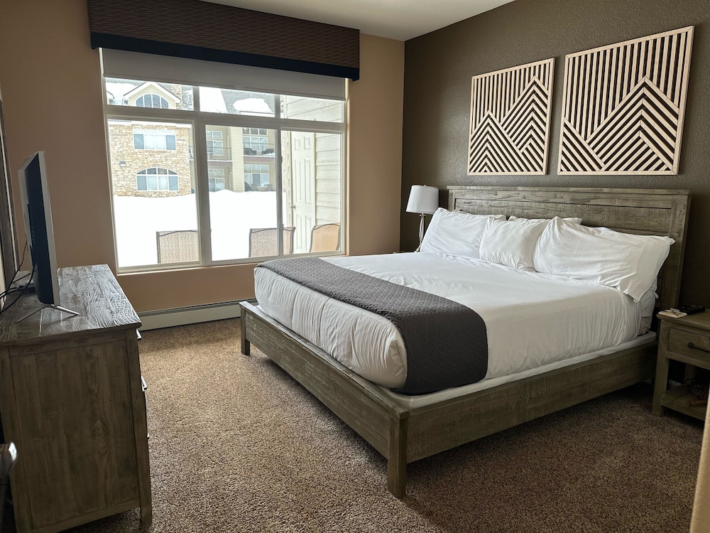 Condo, 2 Bedrooms