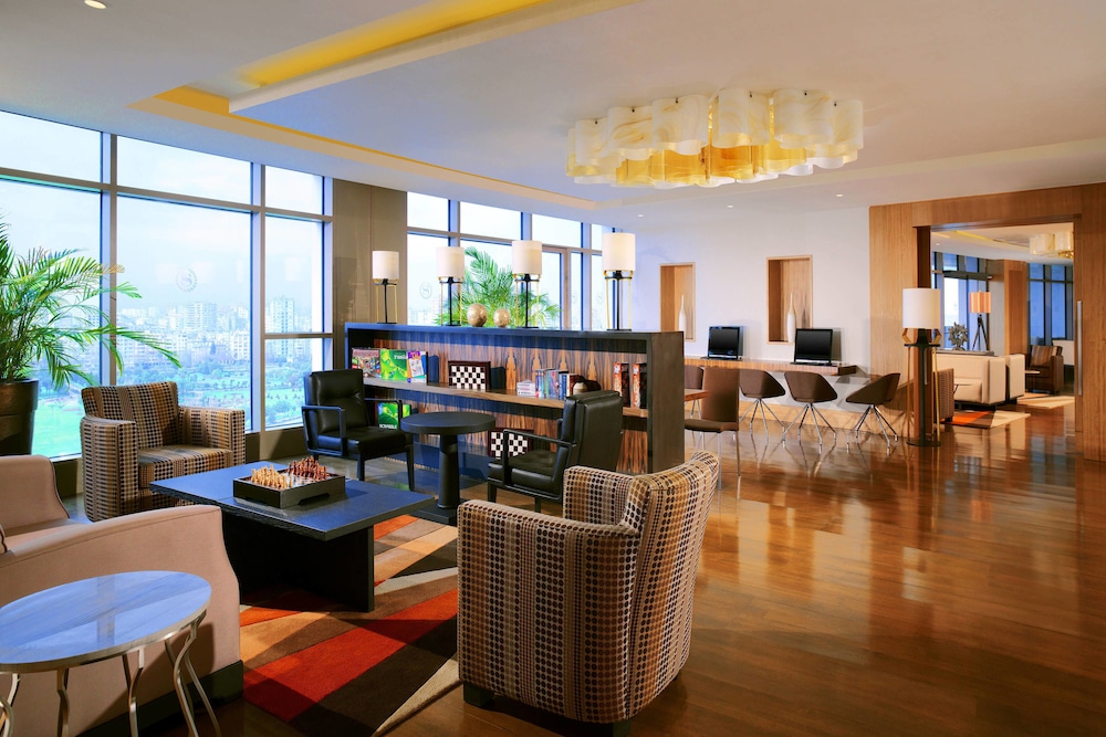 Club Suite, 1 King Bed, River View thumbnail 6