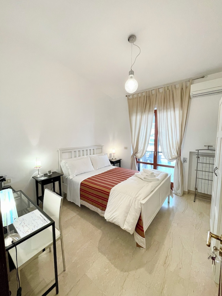 Economy Double Room, 1 Double Bed, Non Smoking, Shared Bathroom