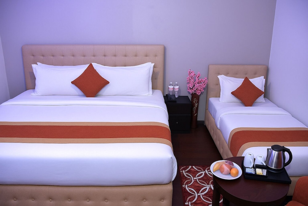 Deluxe Triple Room, City View