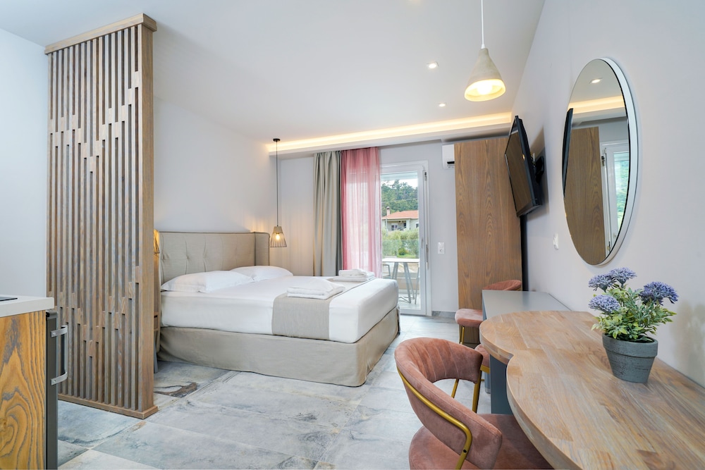 Superior Double Room, Sea View, Poolside