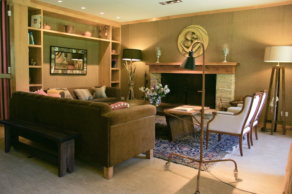 House, 4 Bedrooms, Smoking, Fireplace