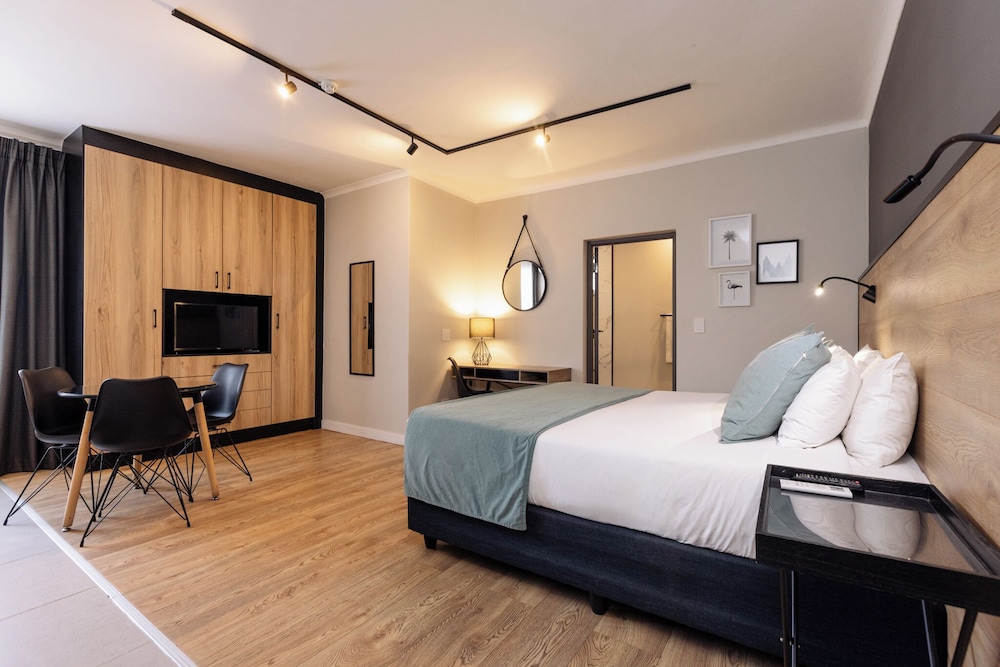 Classic Studio, 1 King Bed photo 1