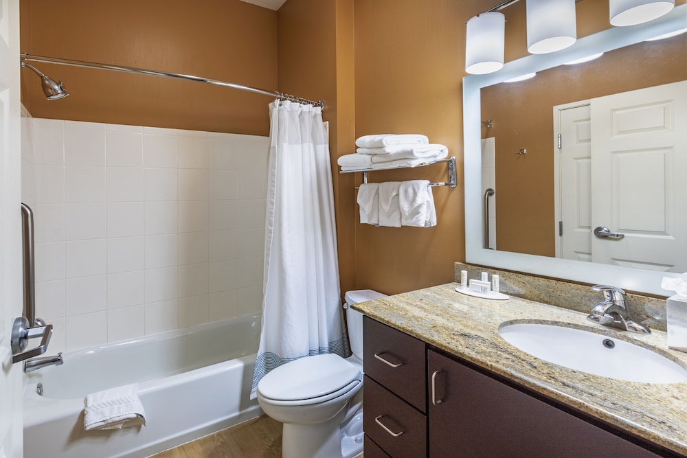 Suite, 1 Bedroom (Mobility/Hearing Accessible, Tub) photo 3
