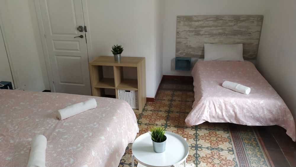 Habitación Cuádruple Económica, Baño Compartido