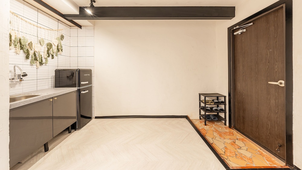 Basic Room, 1 Bedroom (Room 102) - Photo 4