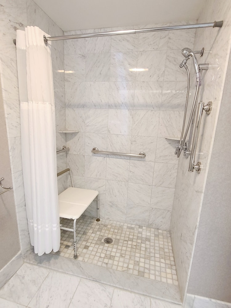 Traditional Room, 2 Queen Beds, Accessible - Photo 2