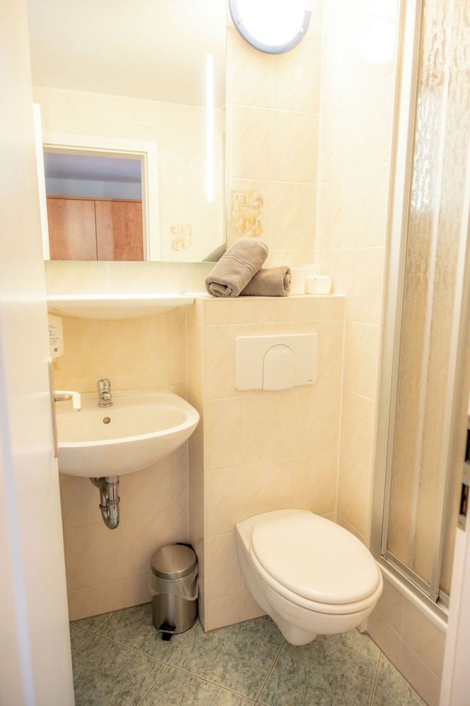 Basic Double Room photo 2