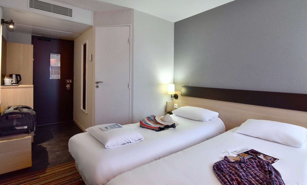 Standard Room, 2 Twin Beds - Photo 1