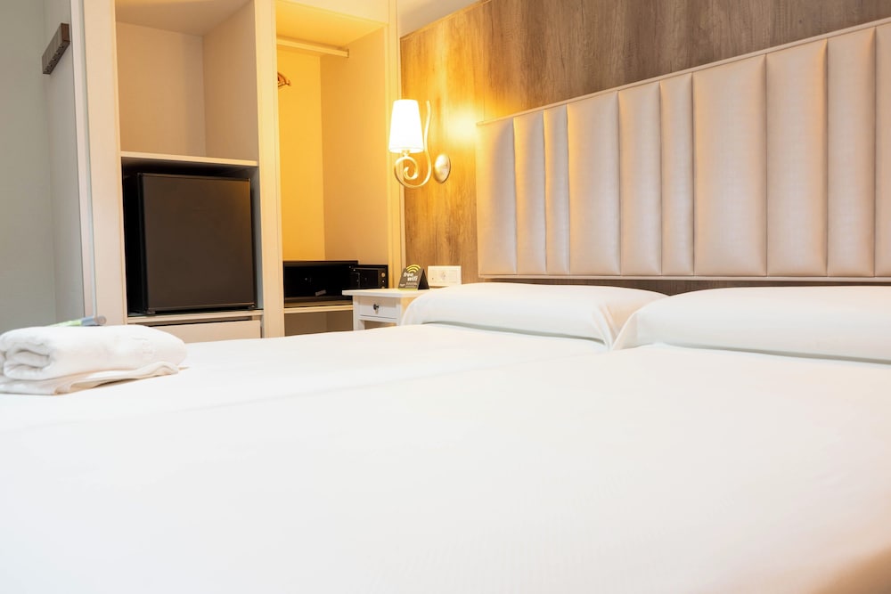 Standard Double Room - Photo 1