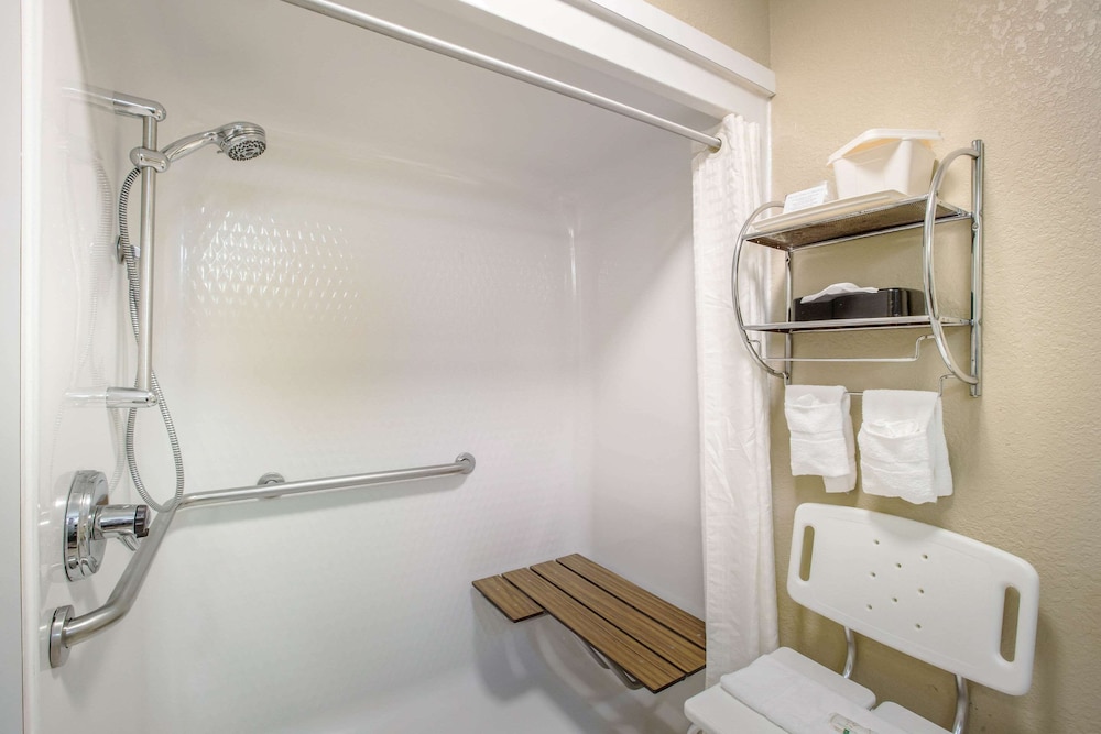 Quality Inn & Suites Lawrence - University Area, 사진 5