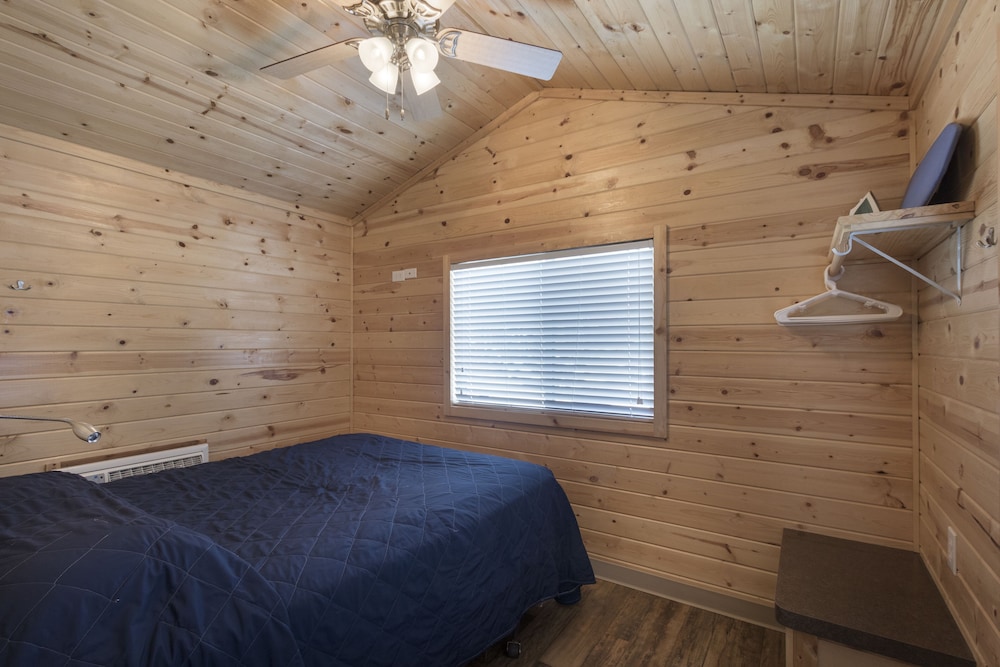 Cabin, 1 Bedroom, Non Smoking (Linens Included, Pets OK) photo 1