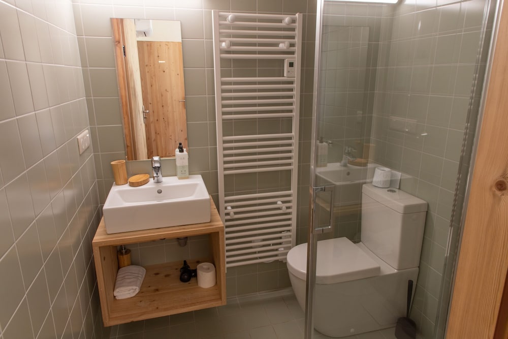 Deluxe Double or Twin Room, Ensuite - Photo 5