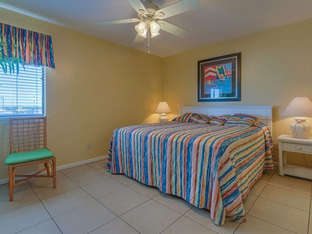 Condo, 2 Bedrooms