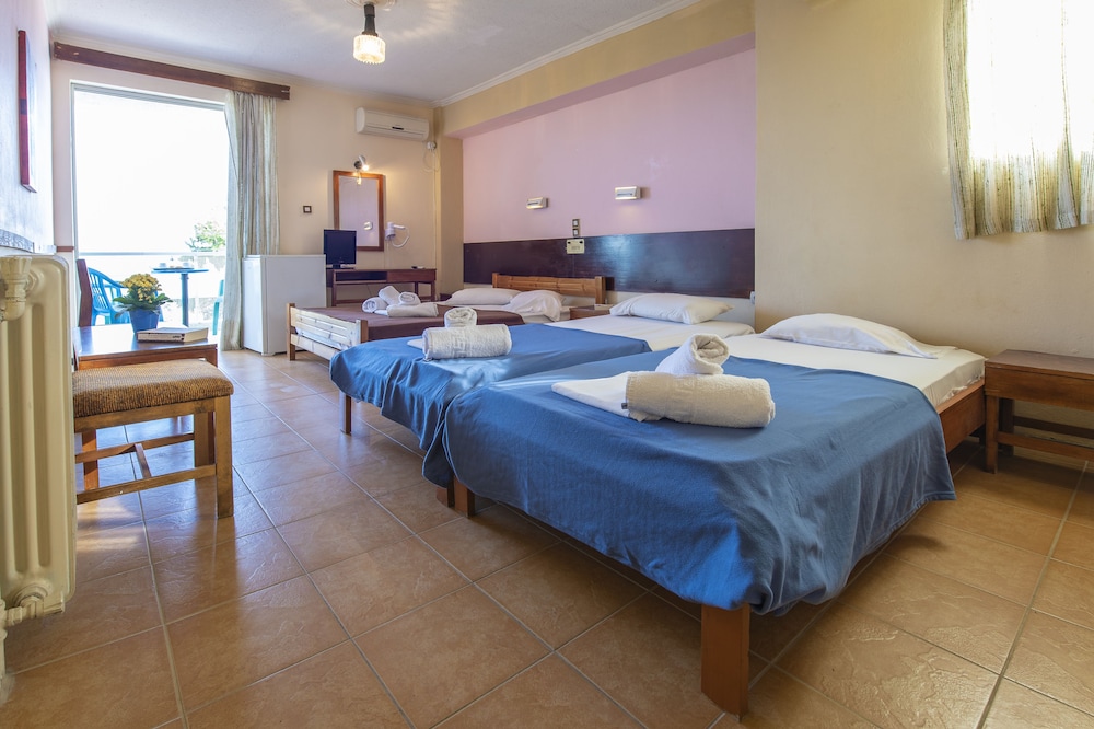 Quadruple Room, Beach View