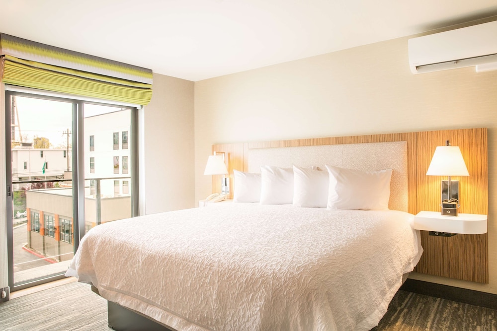 Suite, 1 King Bed - Photo 2