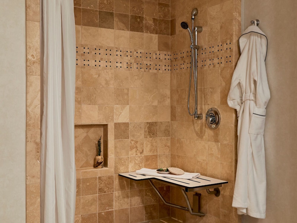 Room, 1 King Bed, Accessible (Mobility/Hearing, w/RI Shower) - Photo 5