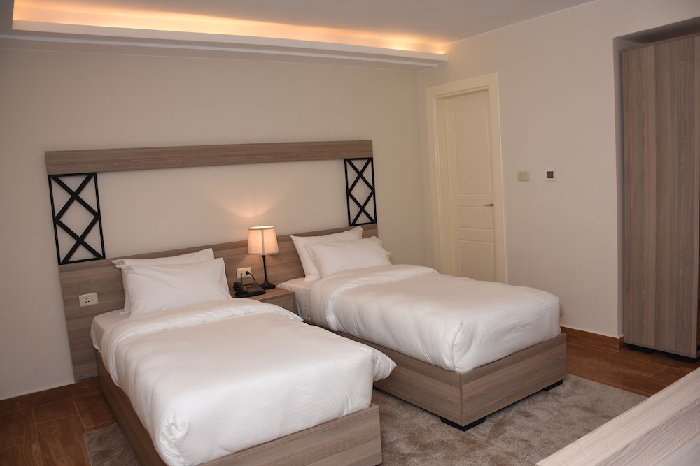 Basic Twin Room, 2 Twin Beds, City View