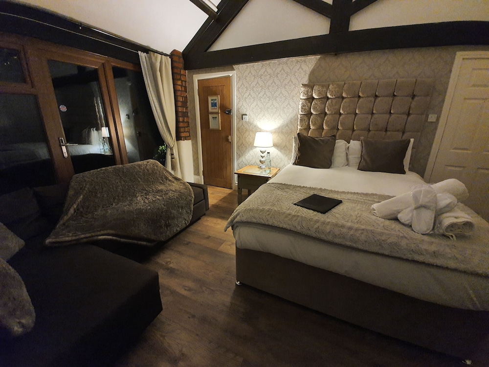 Superior Double or Twin Room, Ensuite photo 3