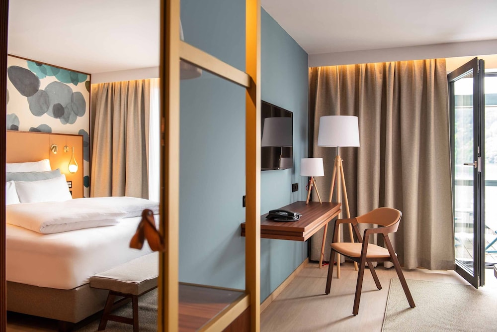 Large Junior Suite, Lake View, Lakeside photo 2