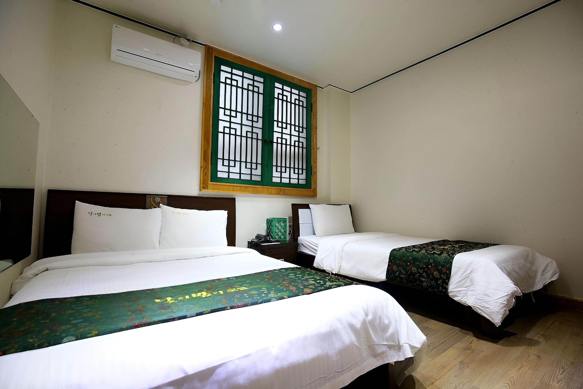 Room (Suite (two beds)) photo 3