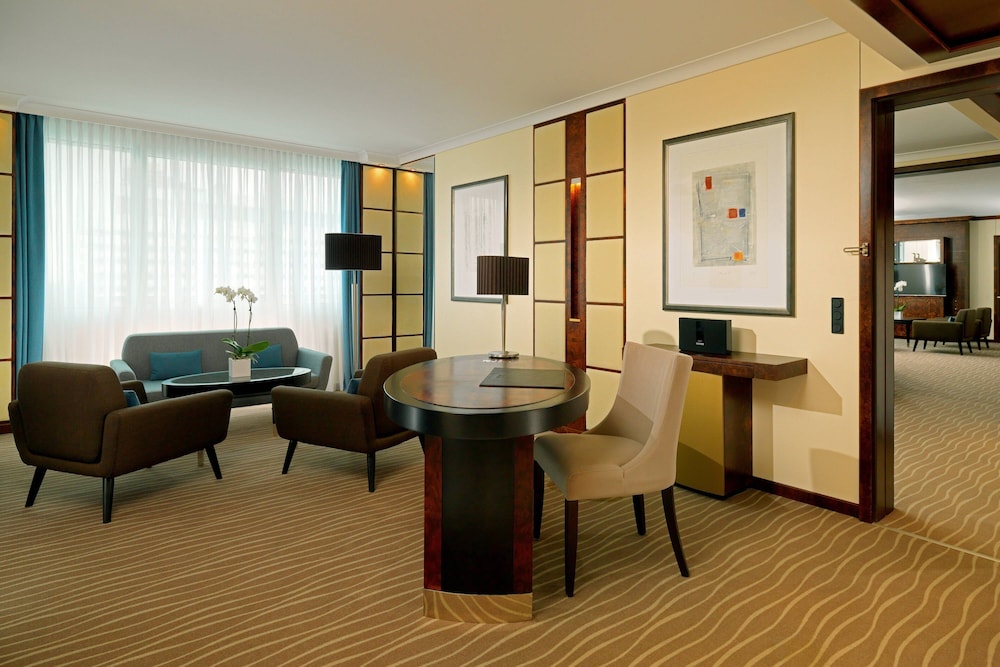 Westin, Club Suite, 1 Bedroom thumbnail 5
