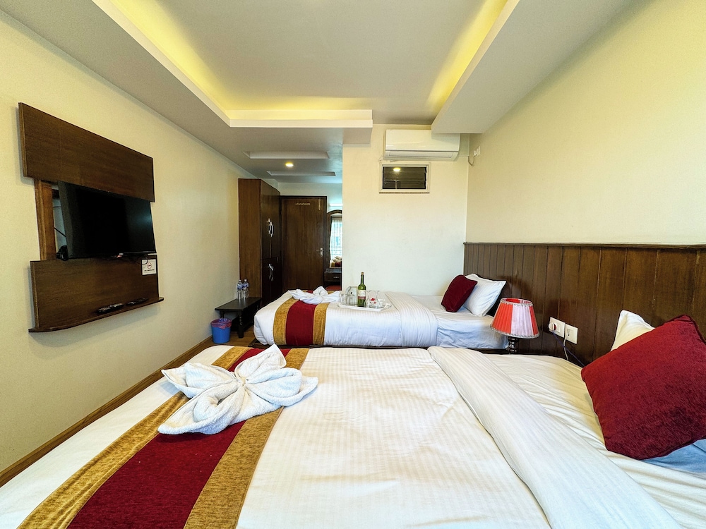 Deluxe Double or Twin Room - Photo 13