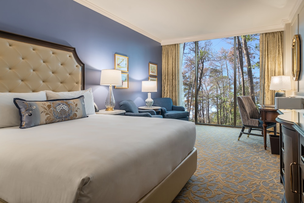 Executive Room, 1 King Bed (Premier View) - Photo 1