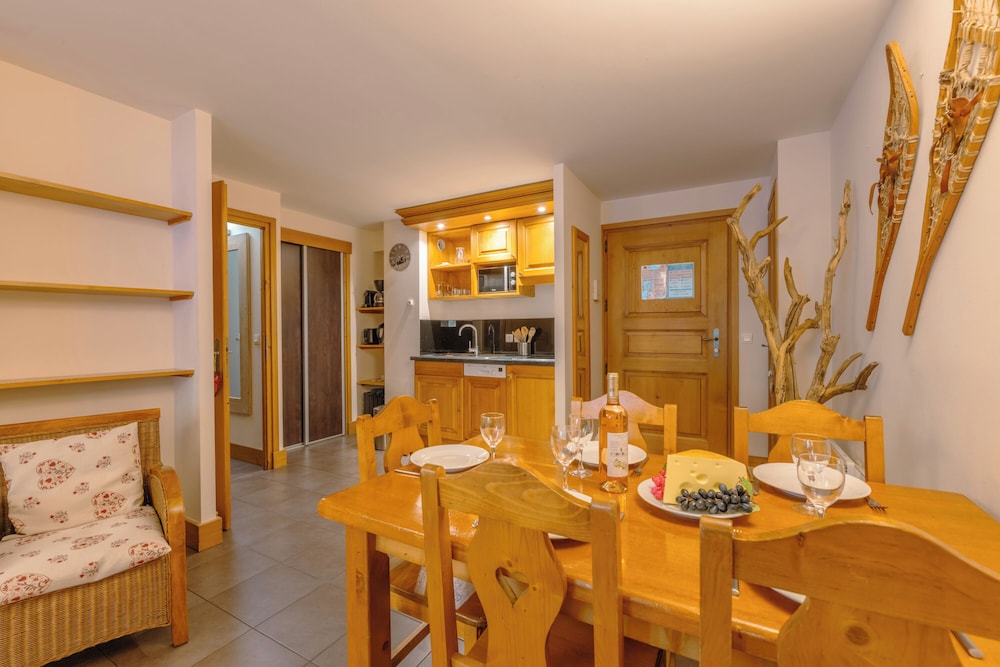Family Apartment, Multiple Bedrooms (Vallorcine Loriaz 14 ski in / ski out)