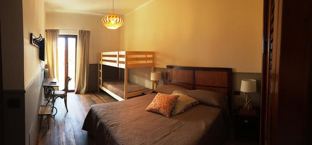 Basic Quadruple Room, Balcony, Park View photo 1