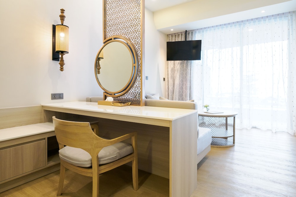 Pool Suite - Photo 5
