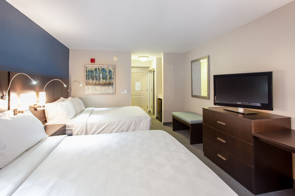 Standard Room, 2 Queen Beds - Photo 4