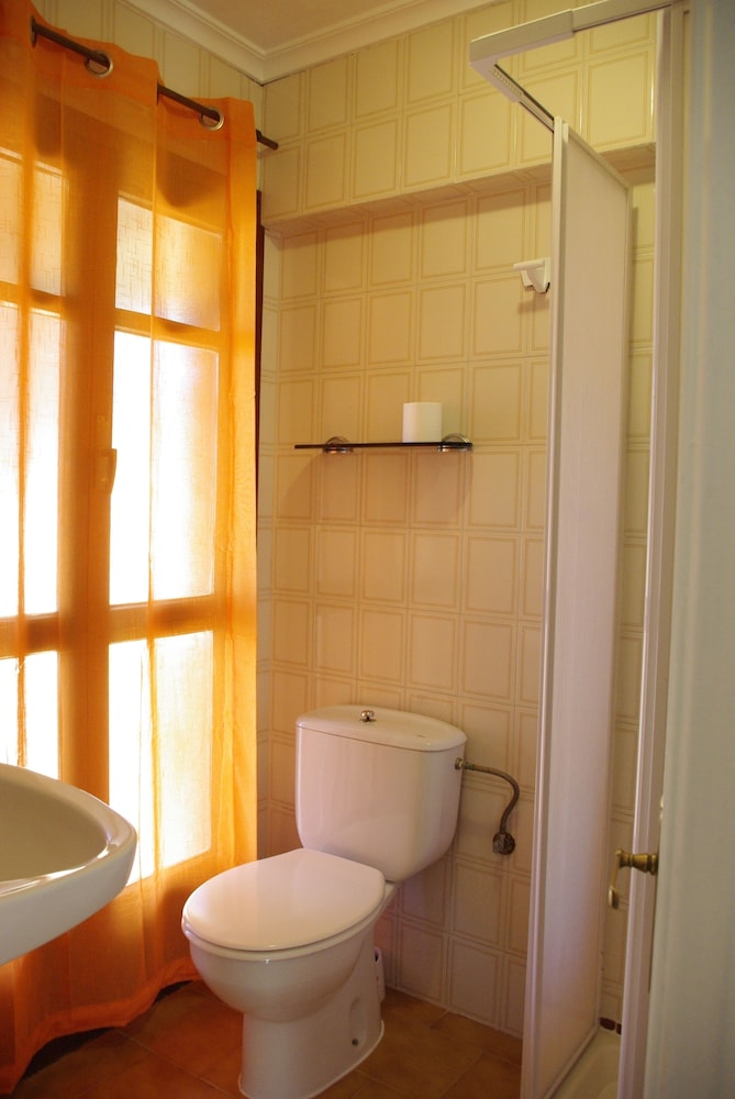 Basic Double Room photo 3
